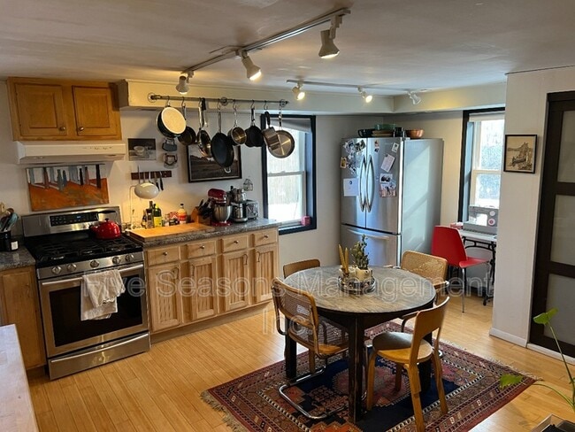 Photo - 285 1/2 Weaver Street