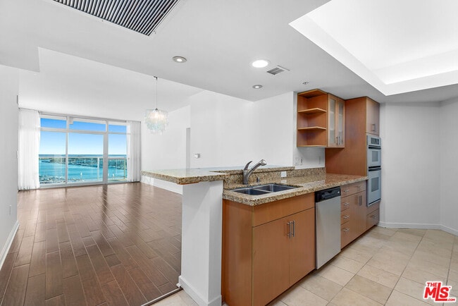 Photo - 13700 Marina Pointe Dr Unidad 1604