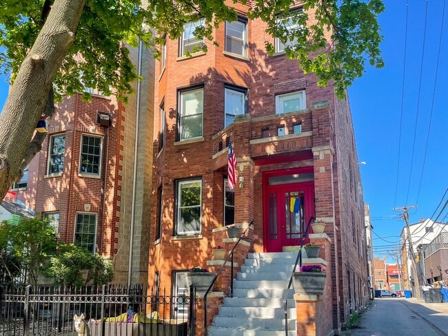 Building Photo - 2744 N Bosworth Ave Unit 3