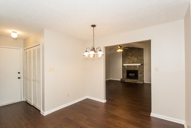 Photo - 470 Rosehill Dr