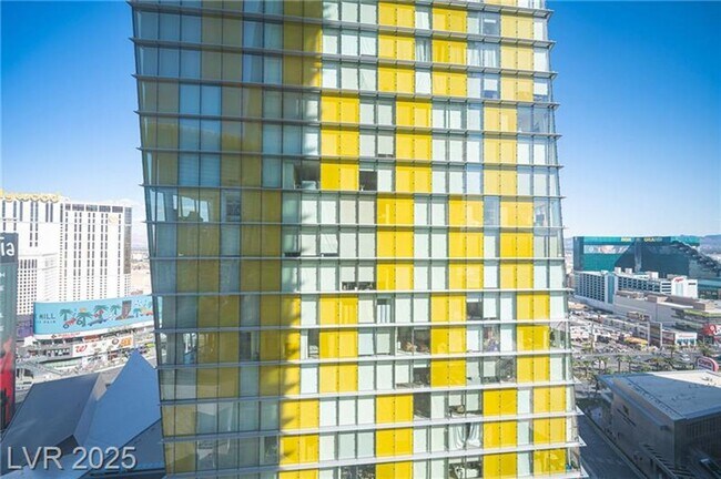Photo - Amazing Location!! Furnished 1 bedroom in ... Unit 1511W