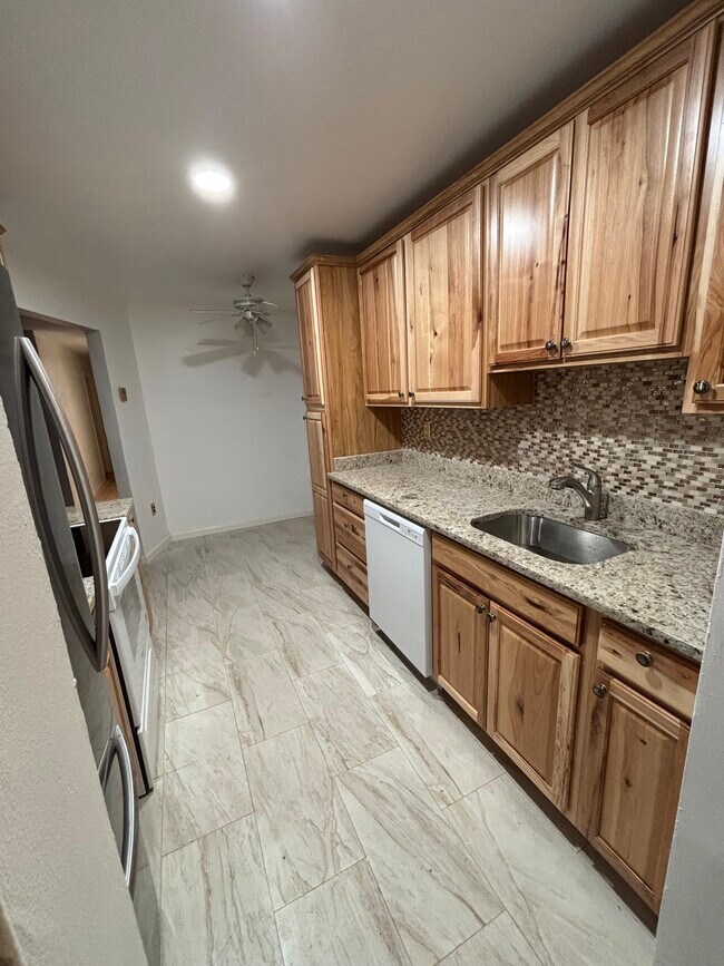 Photo - 179 Amberly Dr Unit D