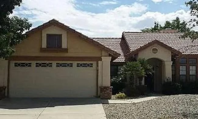 Building Photo - 824 Lois Ln