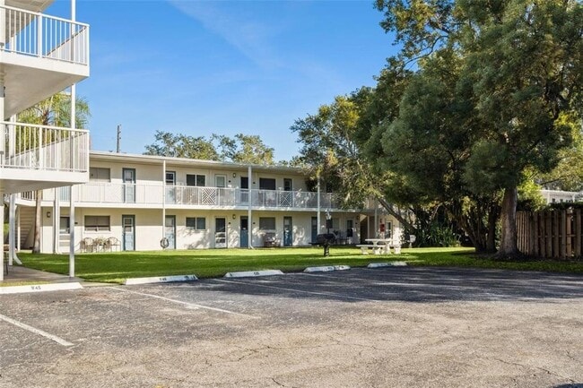 Building Photo - 320 Lakeview St Unit 213