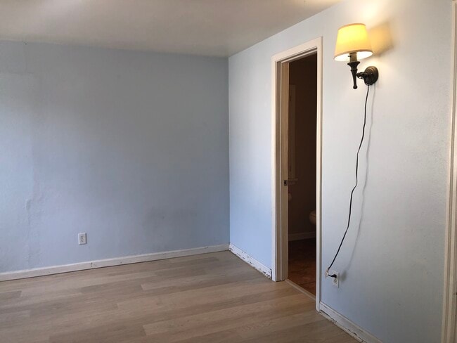 Photo - 620 SE McKenzie St