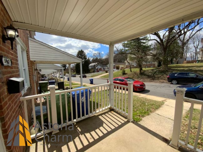Photo - 3 Bedroom Home with Den and Fenced Yard in Quiet Neighborhood