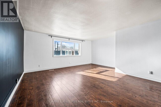 Photo - 900a Wilson Ave