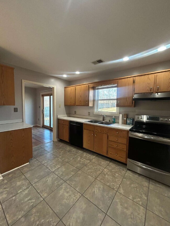 Photo - "Charming 3-Bed, 2-Bath Retreat in Strasburg - 1232 Sq Ft of Comfort!"