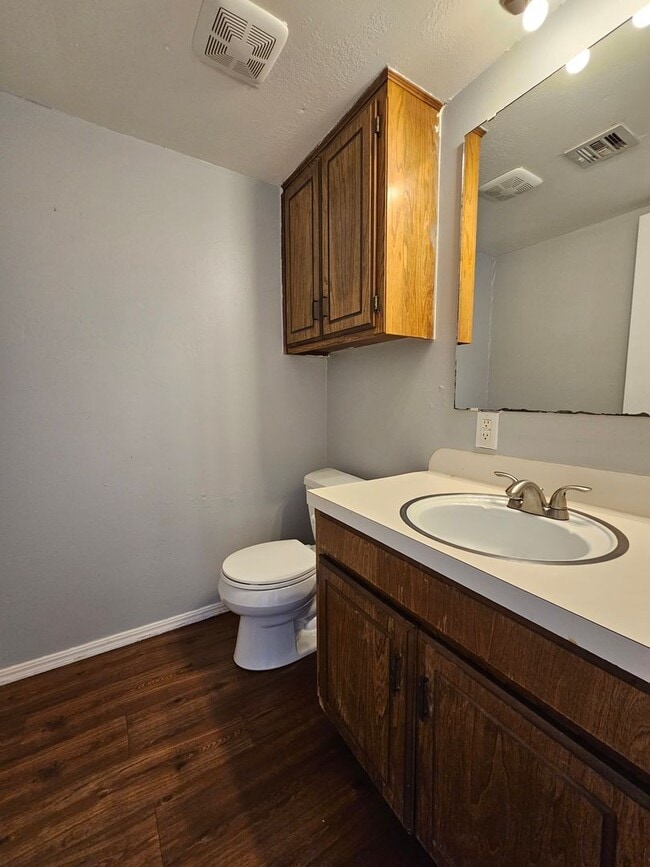 Photo - (2) Bed/(1.5) Townhome In North Norman Ava...