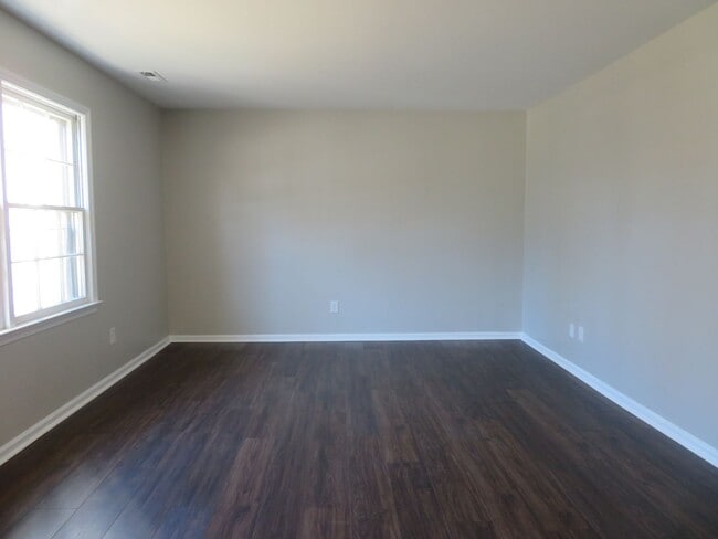 Photo - Two Story Colonial in Hampton - MALVERN/FOX HILL