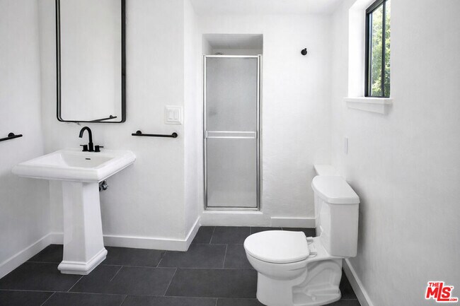 Photo - 835 N Ogden Dr