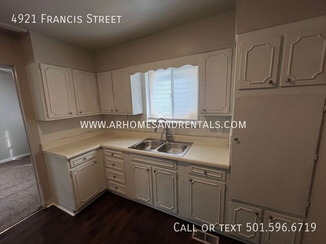 Photo - 4921 Francis St