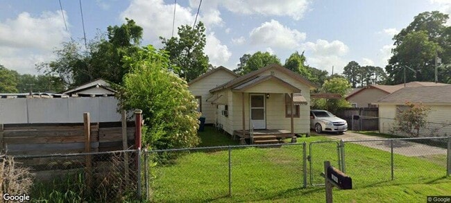 Building Photo - 3 Bed 1 Bath Cozy Home