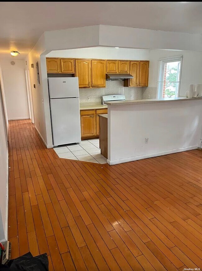 Photo - 45-57-57 160th St