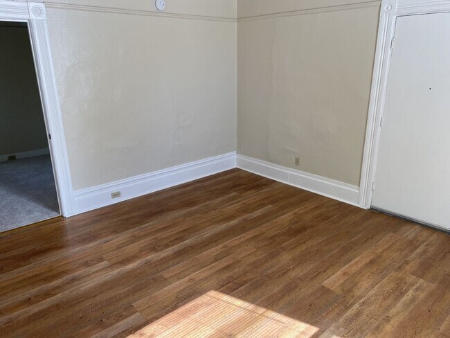 Photo - Charming 1-Bedroom, 1-Bathroom Ground Floor Apartment Unidad 1014 D