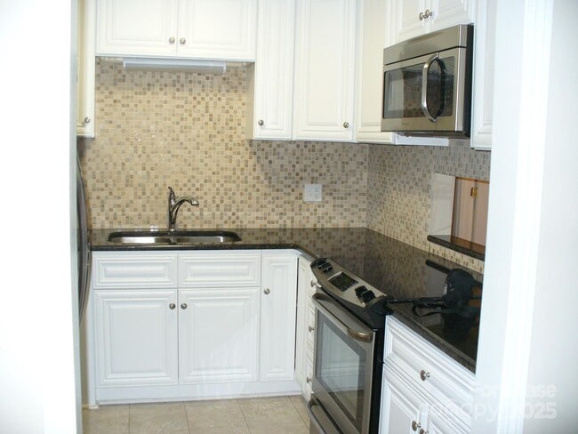 Photo - 241 Country Club Dr NE