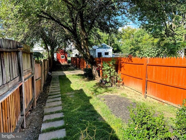 Photo - 213 E 6th St