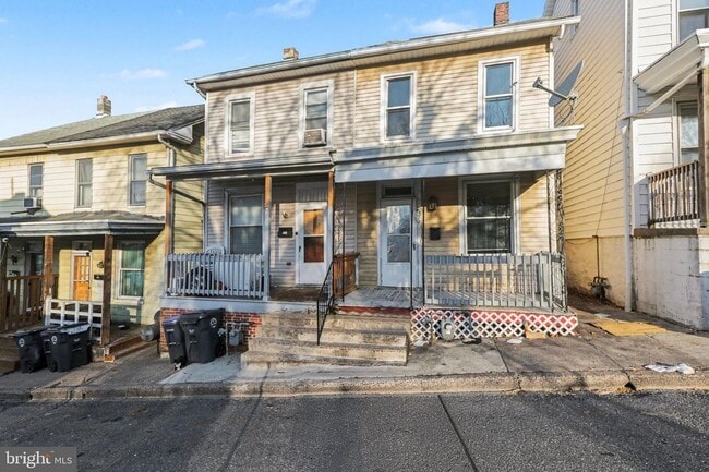 Building Photo - 335 Poplar St