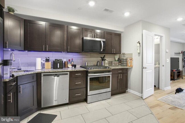 Photo - 1431 Poplar St Apartment Unit D