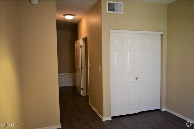 Building Photo - 2291 W Horizon Ridge Pkwy Unit 5128 Rental