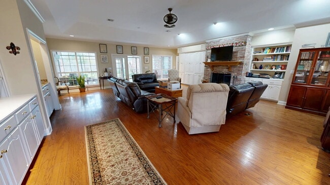 Photo - 904 Belle Arbes St