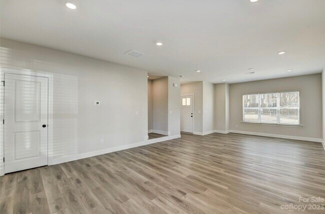 Photo - 39 Hawthorne St SW