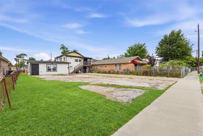 Photo - 7010 Brownsville St