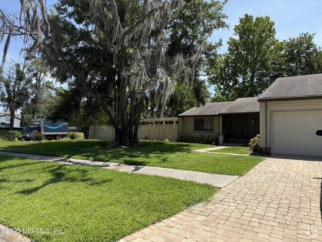 Building Photo - 10511 Tanglewilde Dr W Rental