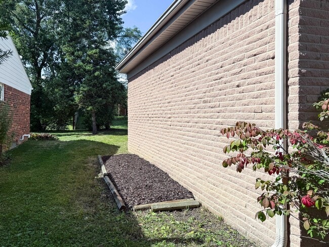 Photo - 2844 Renfrew St