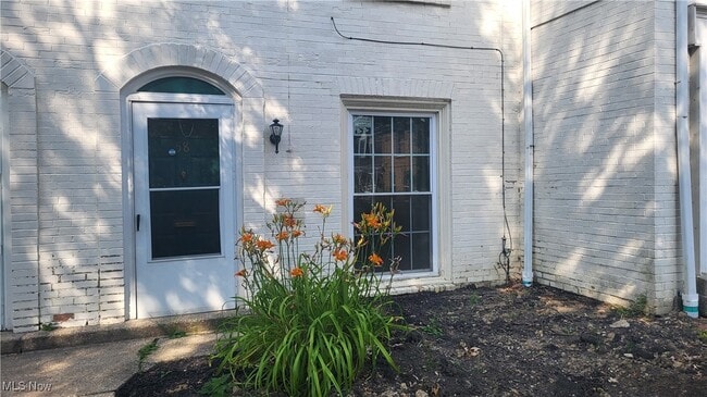 Building Photo - 23 Trenton Square Rental
