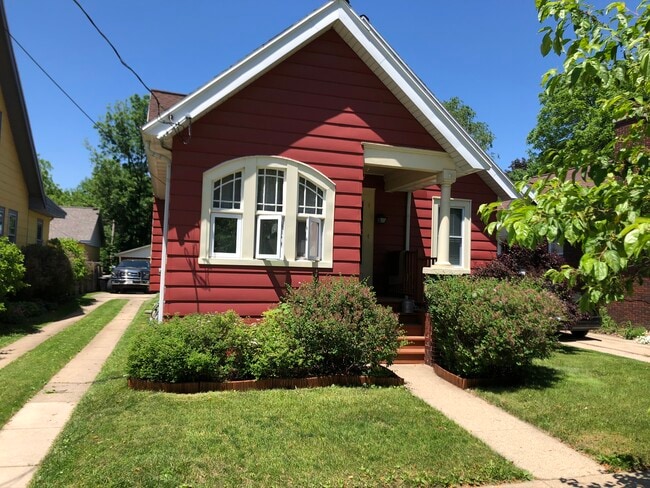 ¡Bonito y pequeño bungalow en el centro! - 1934 E Mifflin St Casa
