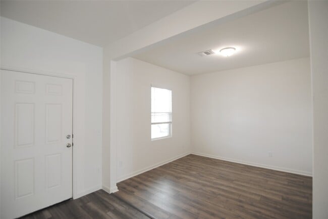 Photo - 1052 Water Oak Ln