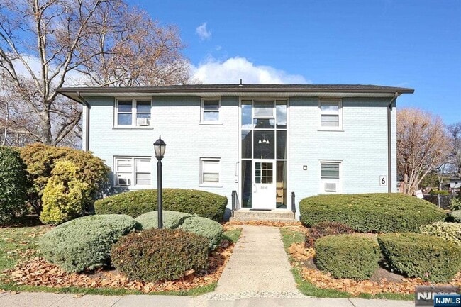 Photo - 23-05 High St Unit #C