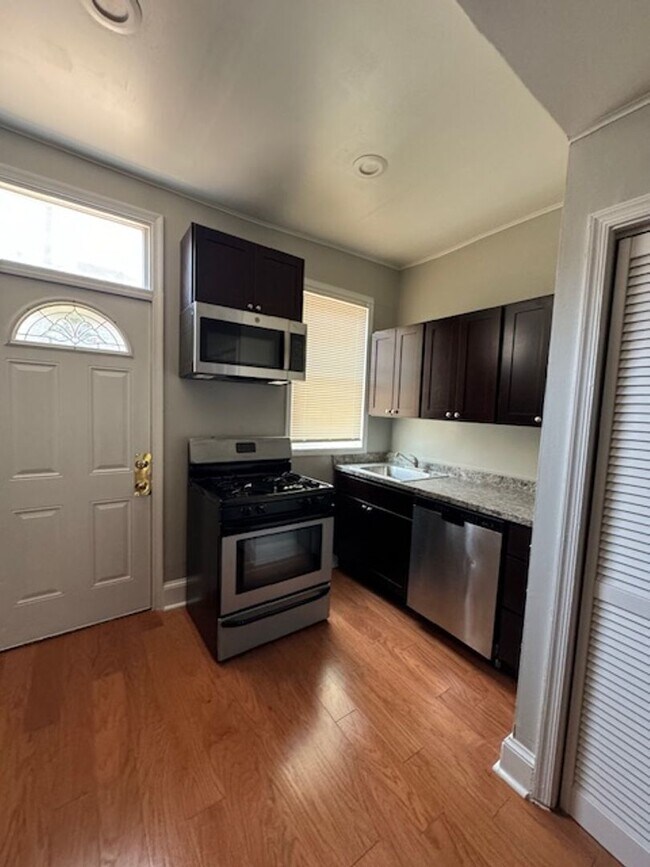 Photo - 239 K St NE