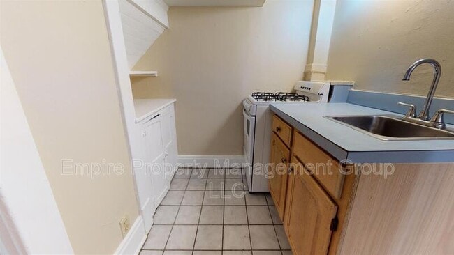 Photo - 566 Park Ave