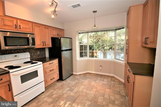 Photo - 114 Barnsfield Ct