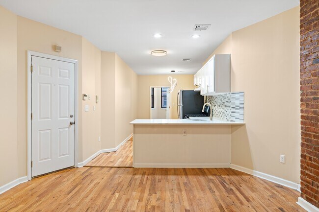 Photo - 378 Baldwin Ave