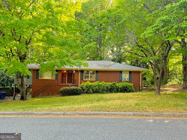 Building Photo - 222 Pineview Dr