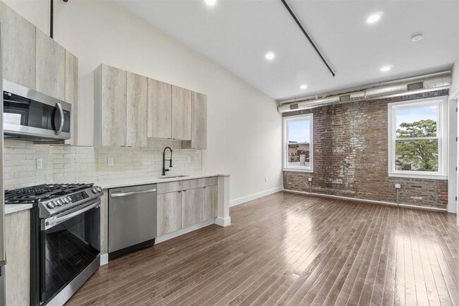 Building Photo - 21 W 20th St Unit 303 Rental
