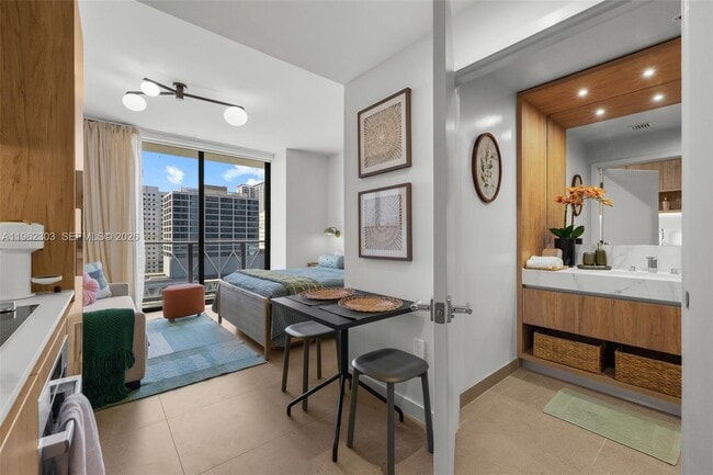 Building Photo - 11 NE 6th St Unit 1615