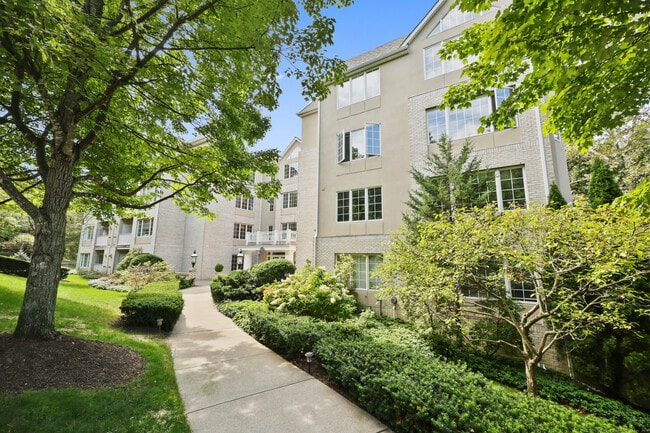 Building Photo - 2 Homestead Ln Unit 209