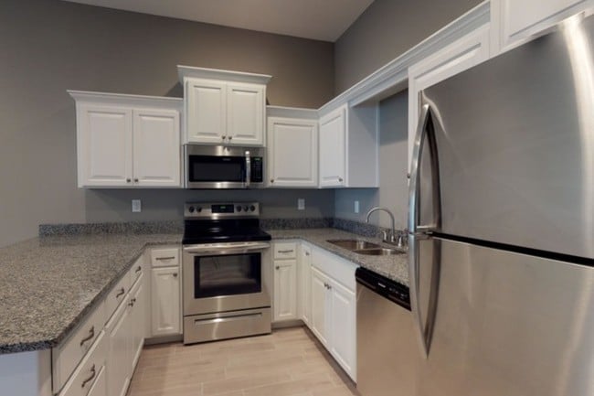 TH2- Encimeras de granito - Eagle Crossing Townhomes