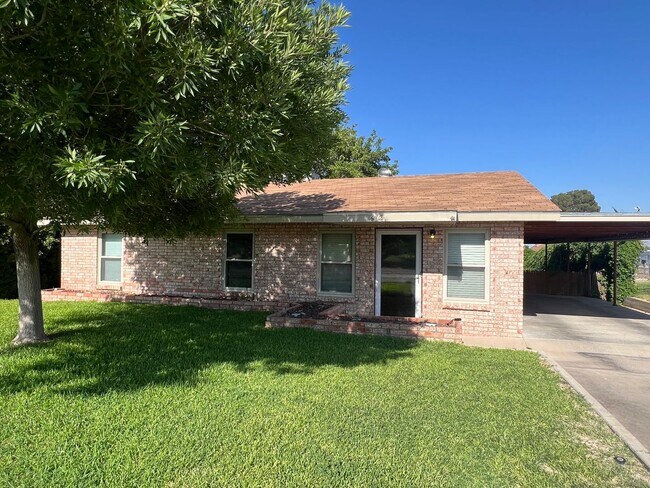 Pet Friendly!!! 3 Bedroom/ 2 Bathroom, Wat... - Pet Friendly!!! 3 Bedroom/ 2 Bathroom, Wat... House