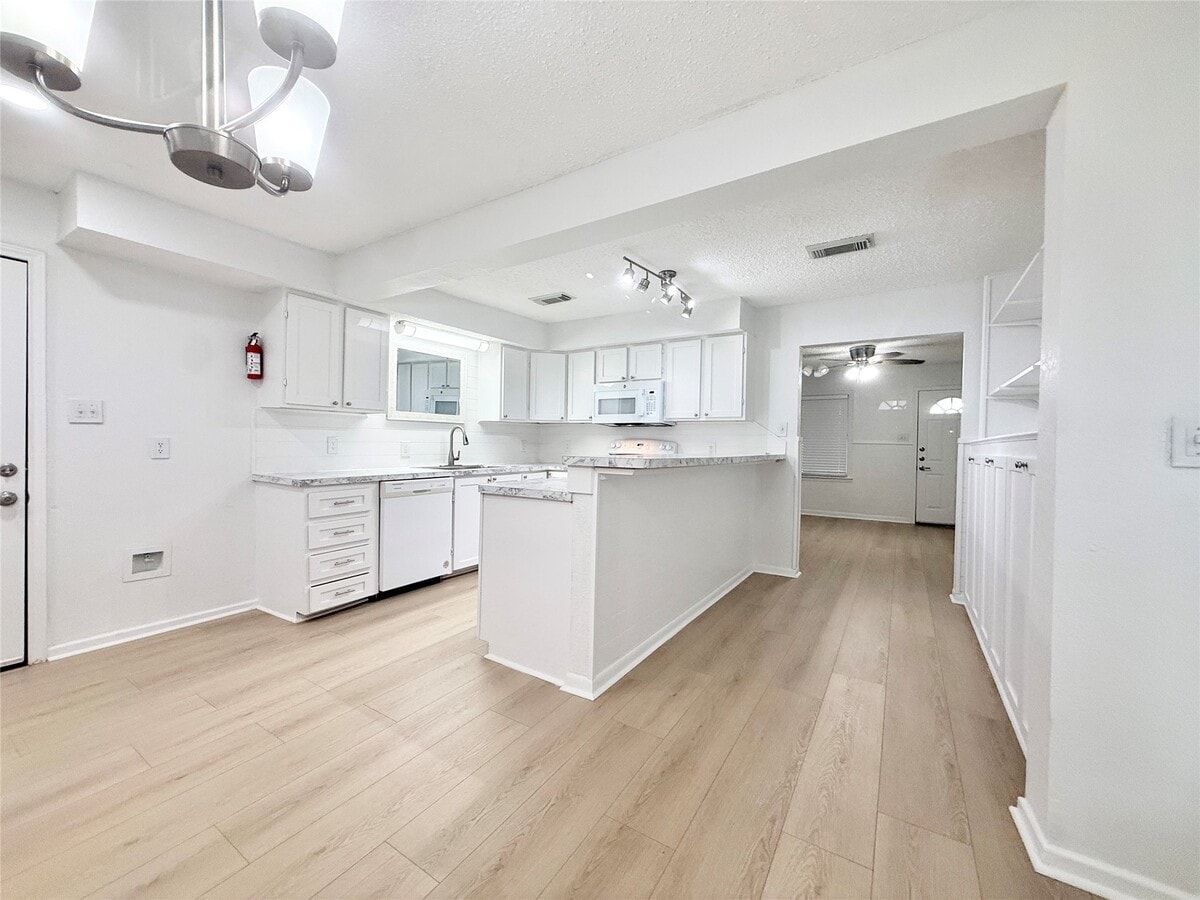 Photo - 1121 N Chenango St