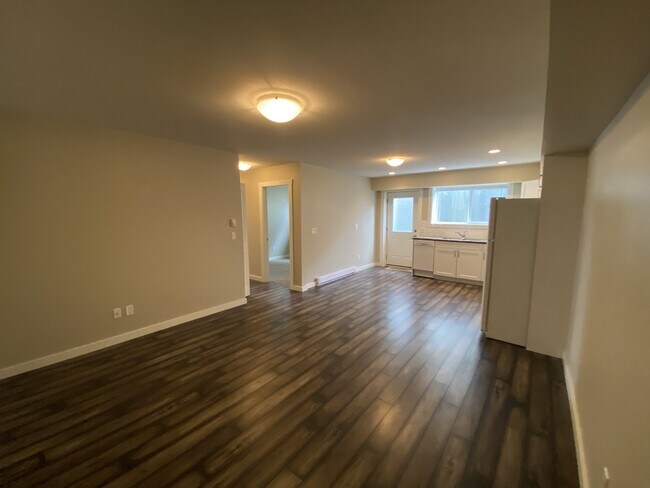 Photo - 8808-8817 17 St