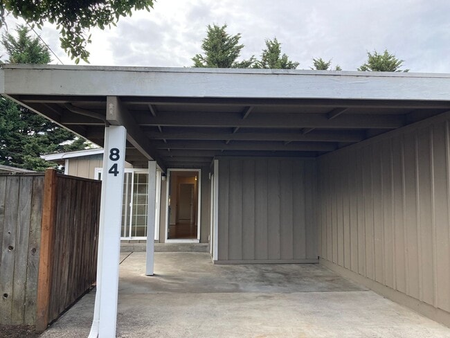 Building Photo - 84/86 Kourt Drive Unit 84