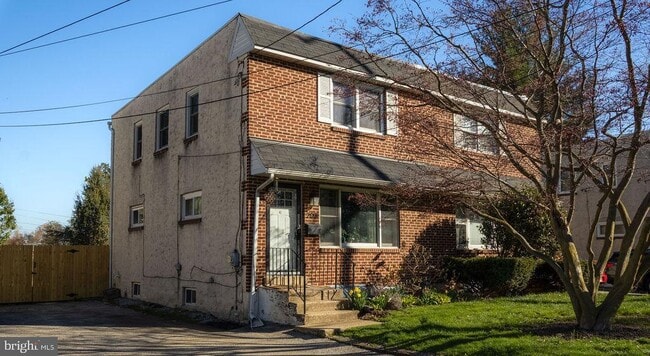 Photo - 203 E Rosedale Ave