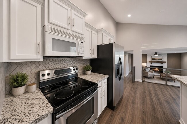 Photo - 7473 Bromley Rd