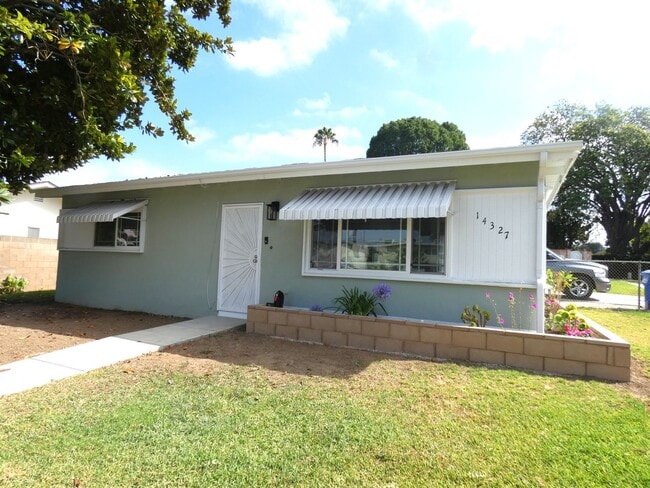 Building Photo - *Available NOW in Whittier!*