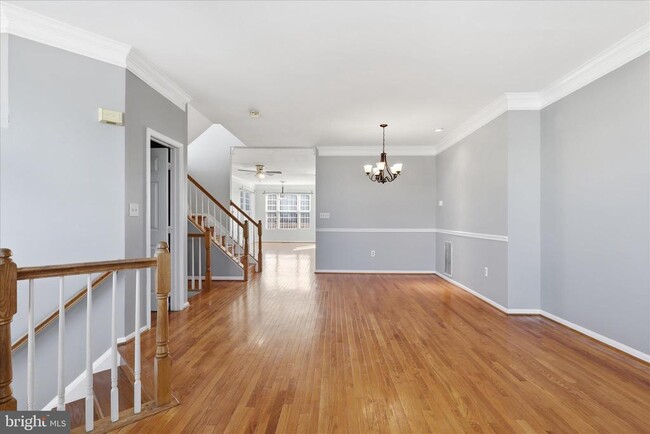 Photo - 8731 Farnham Way